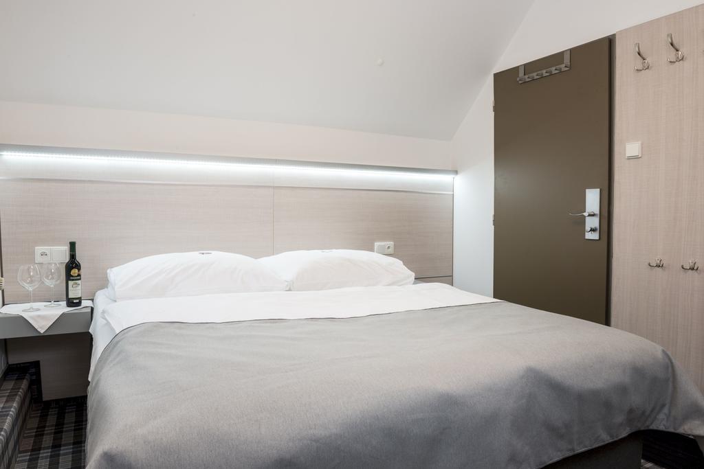 Stachy Horsky Hotel Dobra Chata מראה חיצוני תמונה