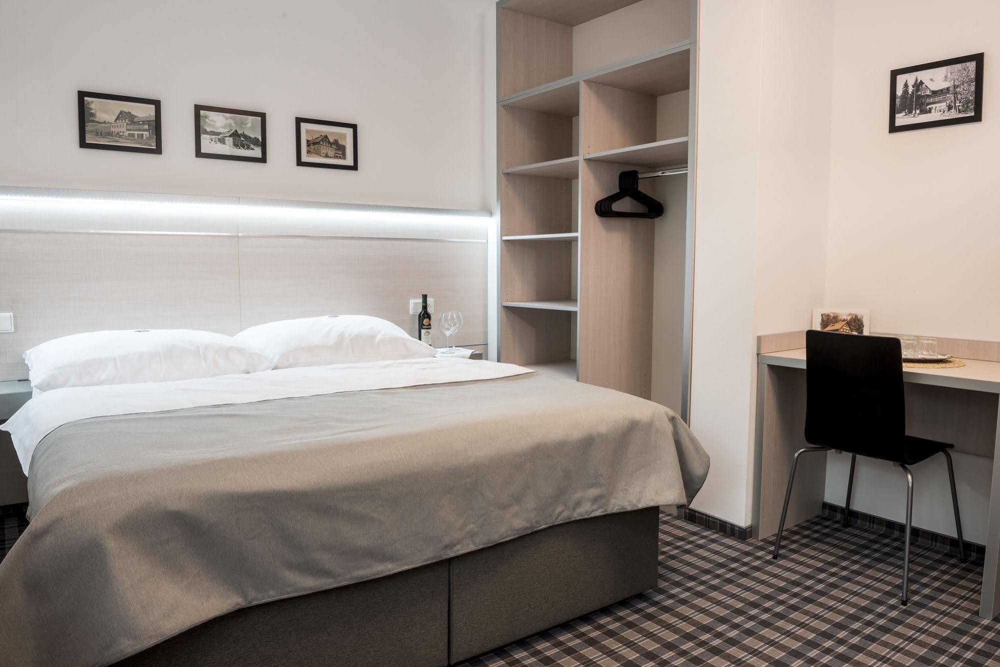 Stachy Horsky Hotel Dobra Chata מראה חיצוני תמונה